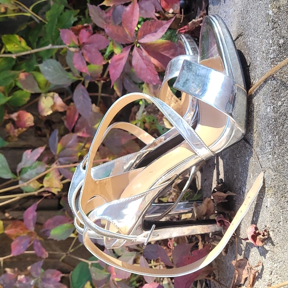 Womens silver strappy sandle - Picture 2 of 4